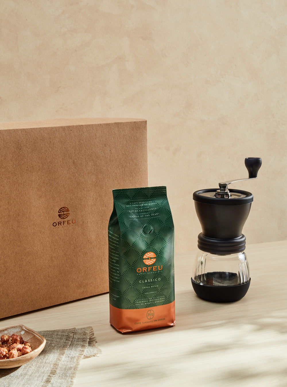 Kit Presente Café em Grãos Clássico e Moedor Manual Hario